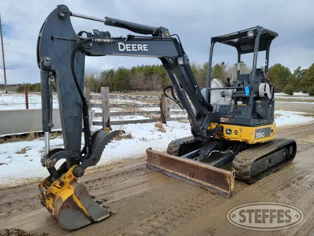 2015 Deere 35G