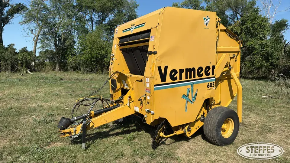 2001 Vermeer 605 XL Series Round Baler