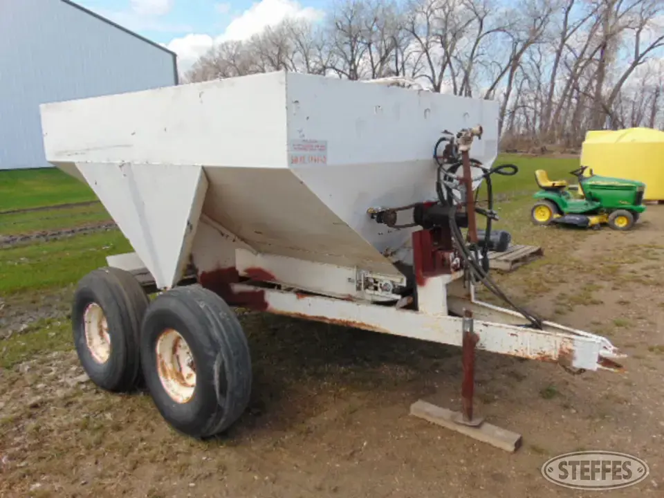Simonsen Mfg N-44G Pull-Type Dry Spreader