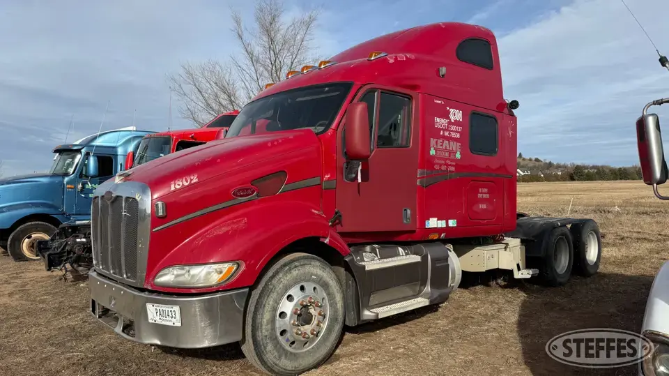2007 Peterbilt 387 Conventional Truck with Sleeper