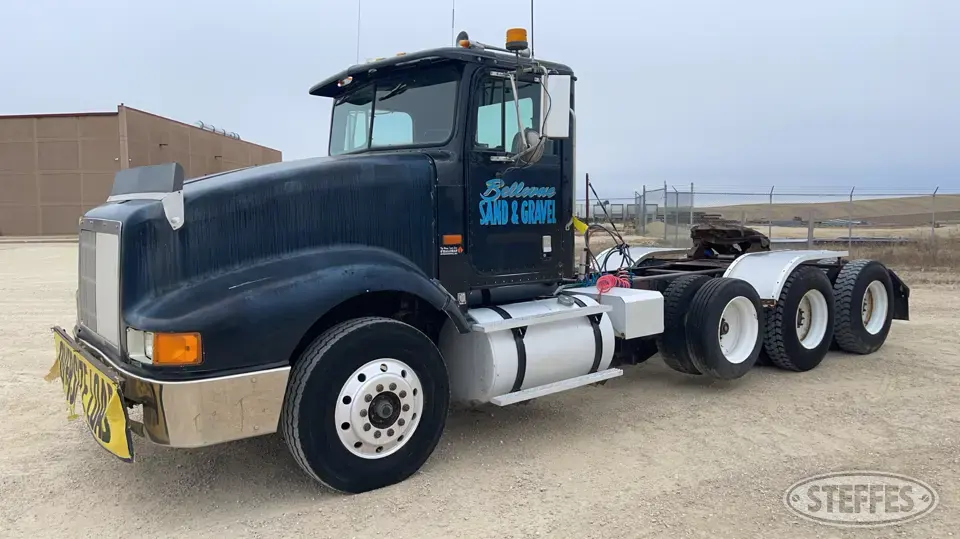 1992 International 9400 Conventional Truck without Sleeper