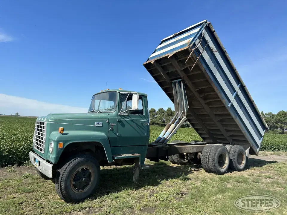 1971 Ford 800 Tandem Boxed Truck