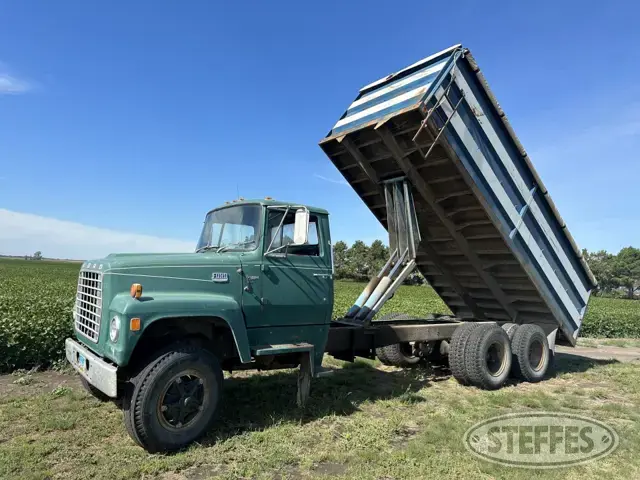 1971 Ford 800