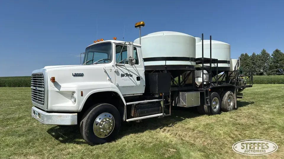 1992 Ford L8000 Water Truck