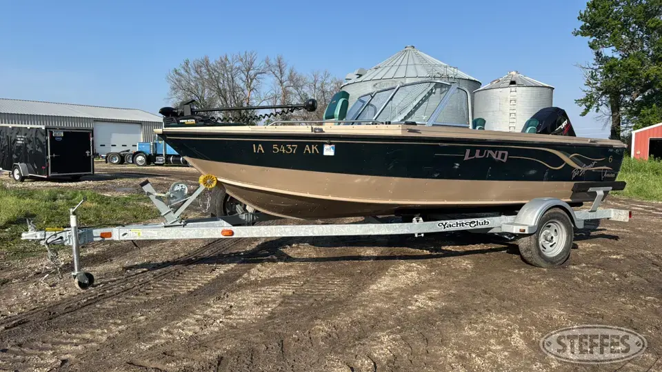 1999 Lund Pro-Sport Adventure Boat