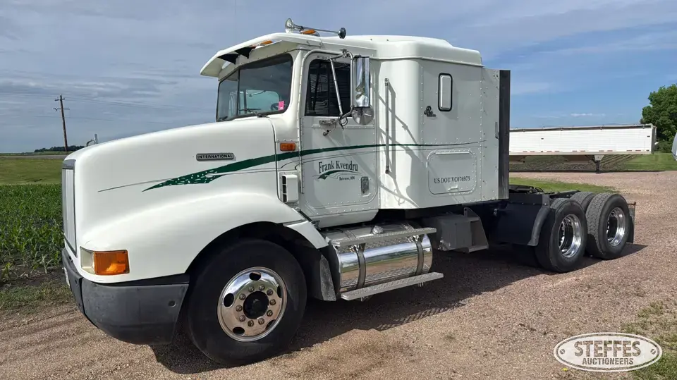 1997 International 9200 Conventional Truck with Sleeper