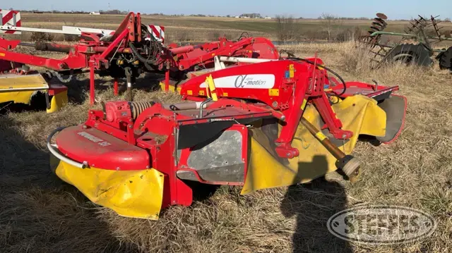 2015 Pottinger Triple Mower Novacat 351 and Novacat V10