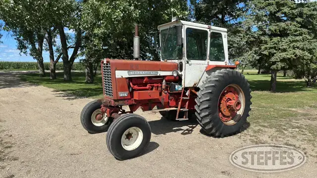 1969 Farmall 856