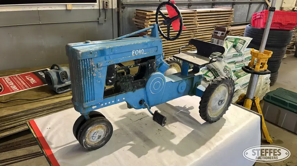 Pedal tractor Collectibles-Other