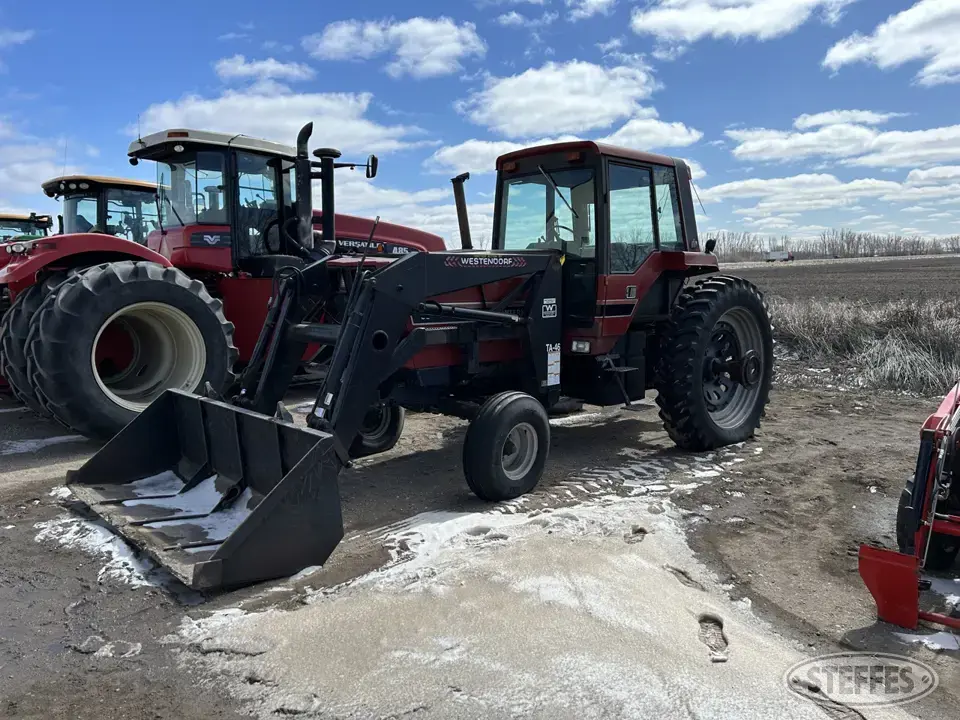 1981 International 5088 2WD Tractor