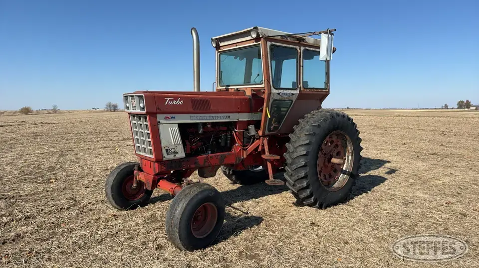 1972 International 1066 2WD Tractor