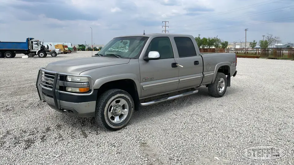 2002 Chevrolet Silverado 2500HD 3 Quarter Ton Pickup