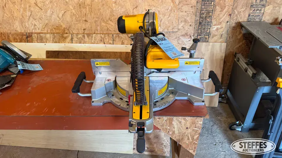 DeWalt DWS780 compound miter saw Power Tool