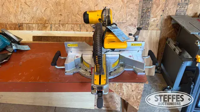 DeWalt DWS780 compound miter saw