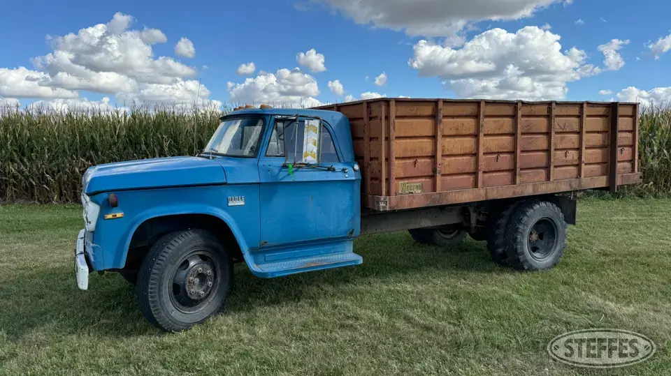 1972 Dodge 500 Single Axle Boxed Truck