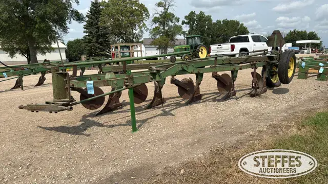John Deere F145