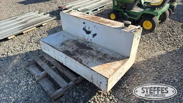 Approx. 125 gal. L-shaped fuel tank