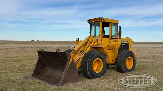 John Deere 644B