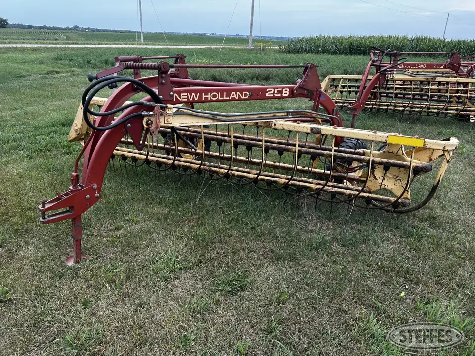 New Holland 258 Rake