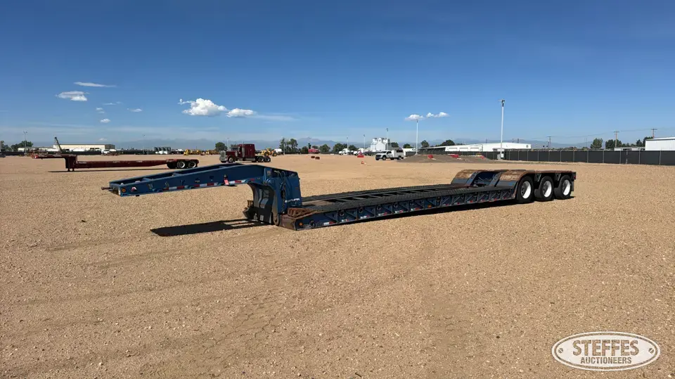 2005 Trail King TK110-HDG-533 55-ton Lowboy Trailer