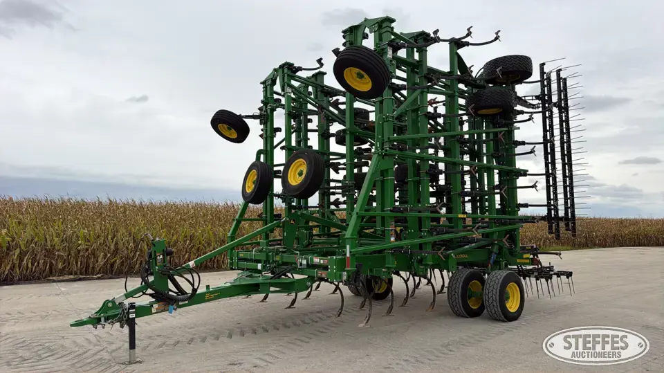 John Deere 2230LL Field Cultivator