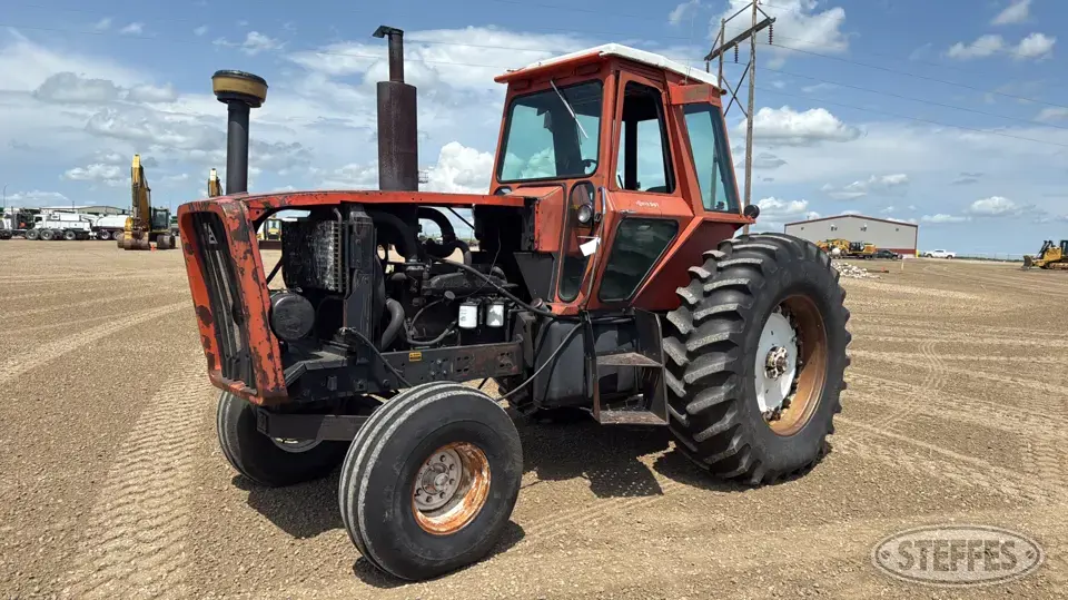 1980 Allis-Chalmers 7020 2WD Tractor