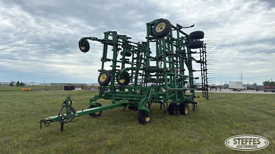 2013 John Deere 2410 Chisel Plow