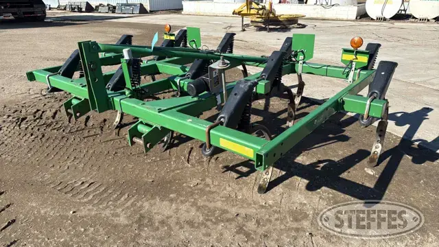 2016 John Deere 610