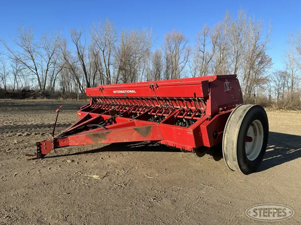 International 5100 Press Drill