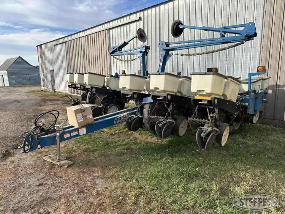 2006 Kinze 3200 12 or More Row Planter