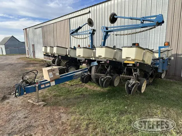 2006 Kinze 3200