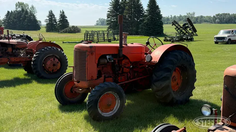 1949 Case LA Collectible Tractor