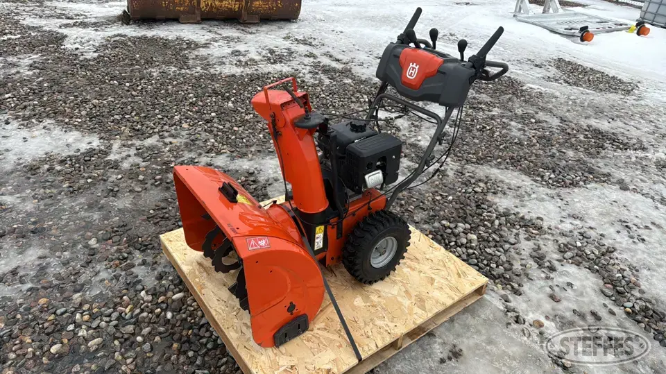 Husqvarna ST 224 Self-Propelled Snowblower