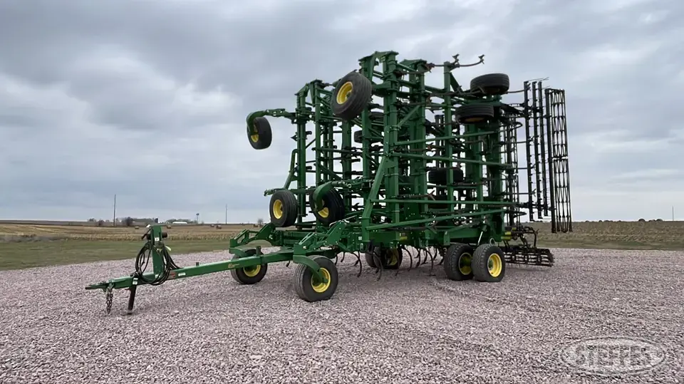 2019 John Deere 2230 Field Cultivator