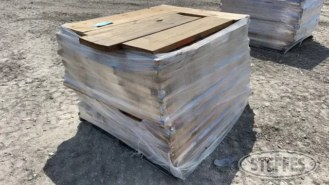 Pallet rack decking