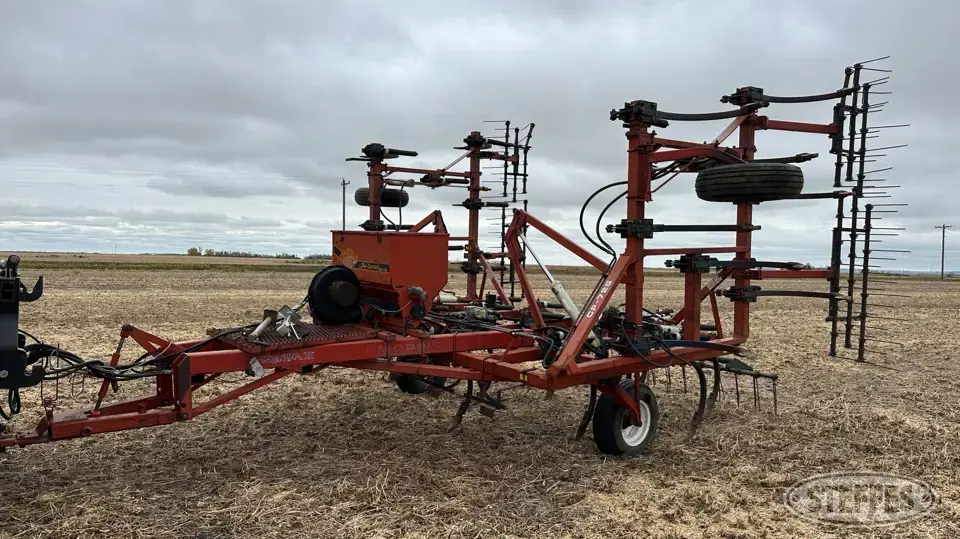 Morris Magnum II CP-725 Chisel Plow