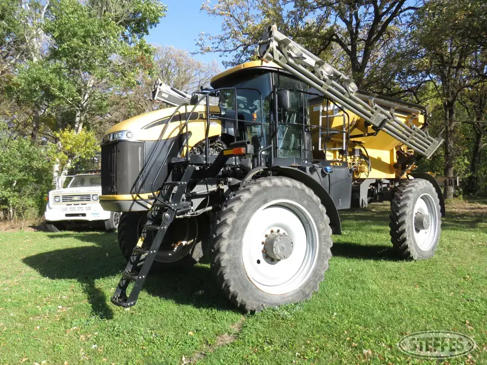 2014 Ag-Chem RoGator 1300B Self-Propelled Sprayer