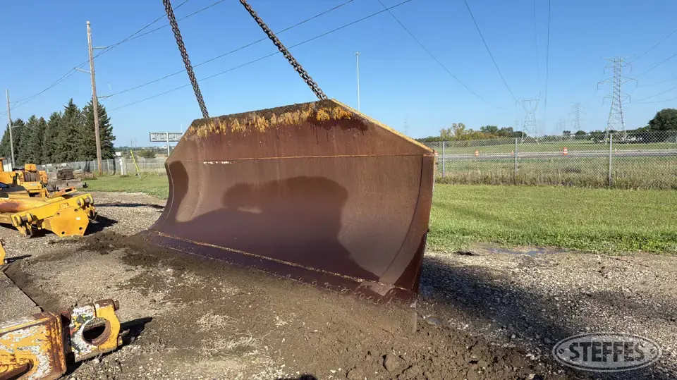 CAT D7E-A Dozer Attachment