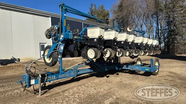 2011 Kinze 3600