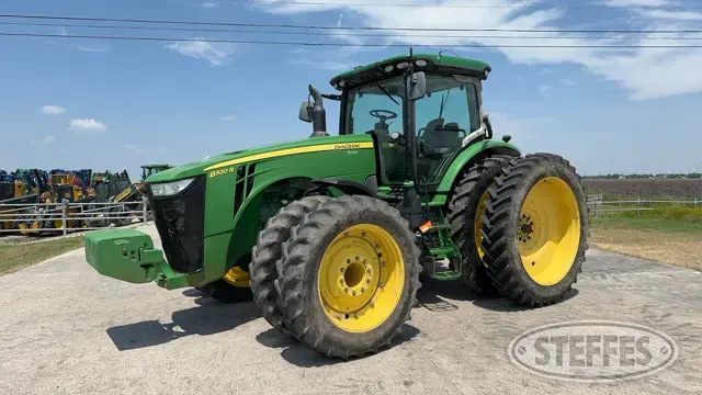 2016 John Deere 8320R