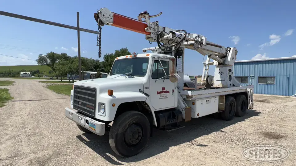 1988 International F1954 Specialty Truck