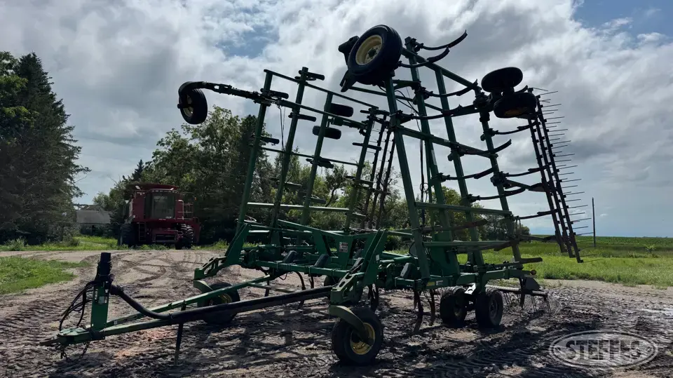 John Deere 2410 Chisel Plow