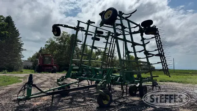 John Deere 2410