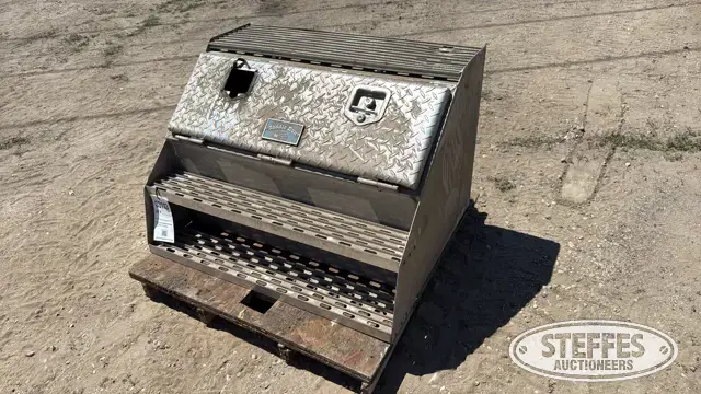Merritt saddle box