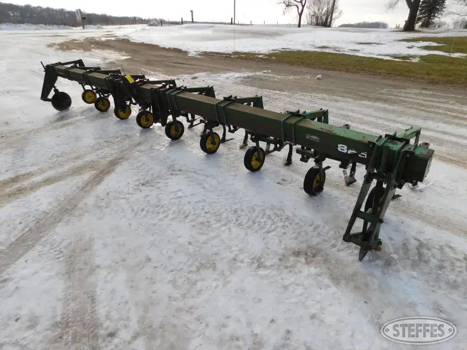 John Deere 825 Row Crop Cultivator