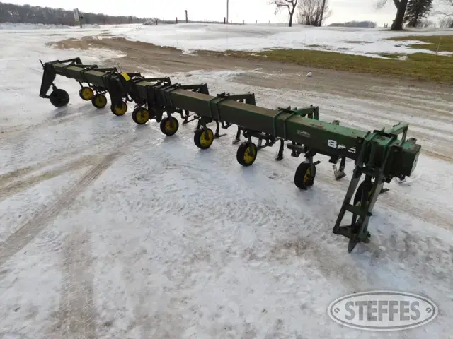 John Deere 825