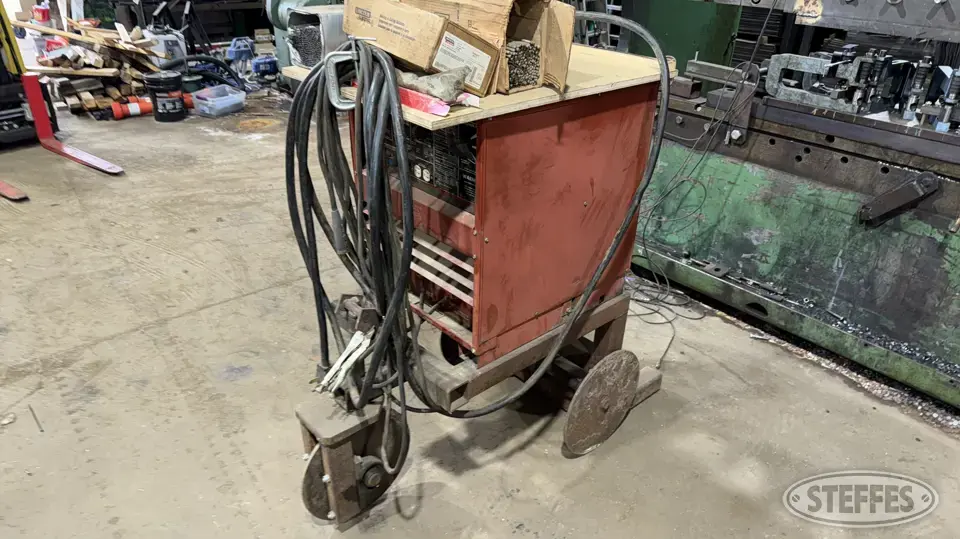 Lincoln IDEALARC TIG 250/250 Welding