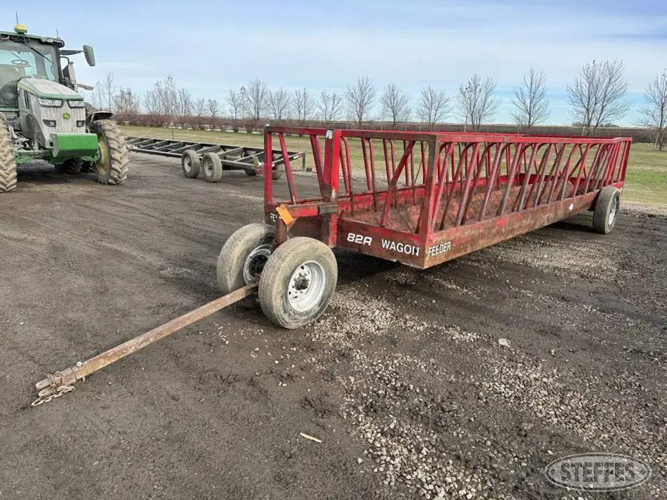 Industrias America 82R Feeders and Bunk
