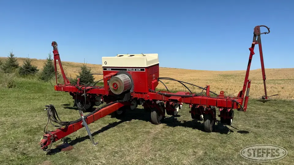 International 800 Less Than 12 Row Planter