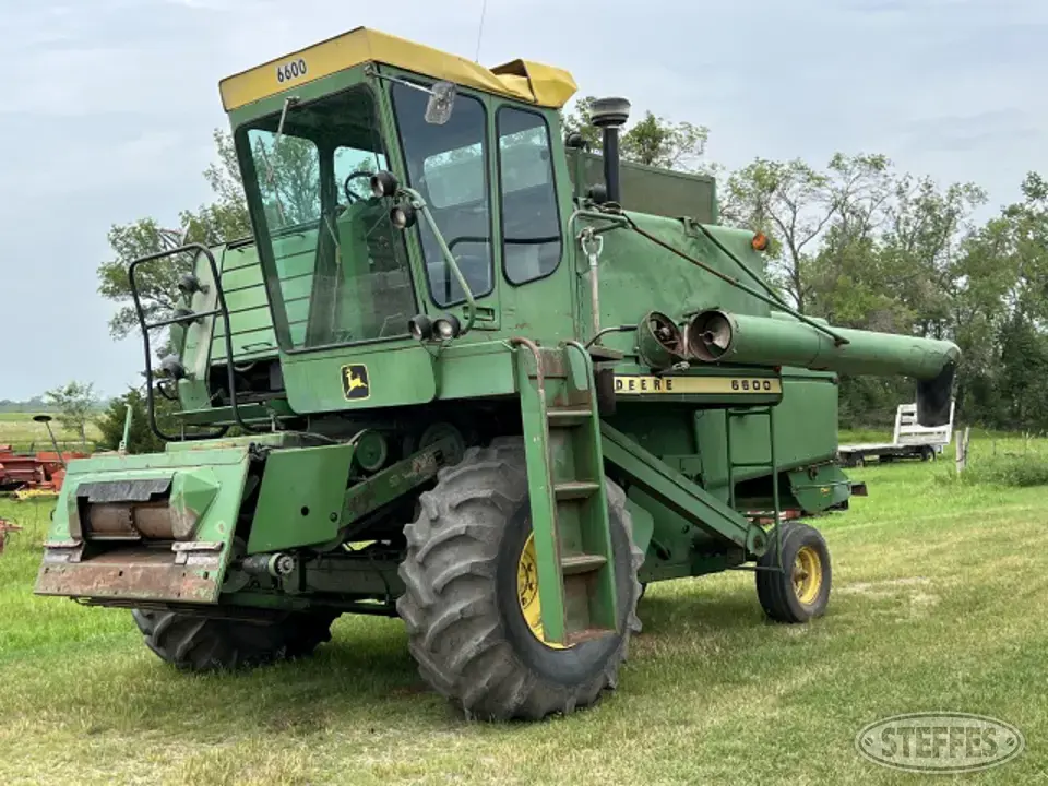 1978 John Deere 6600 Combine